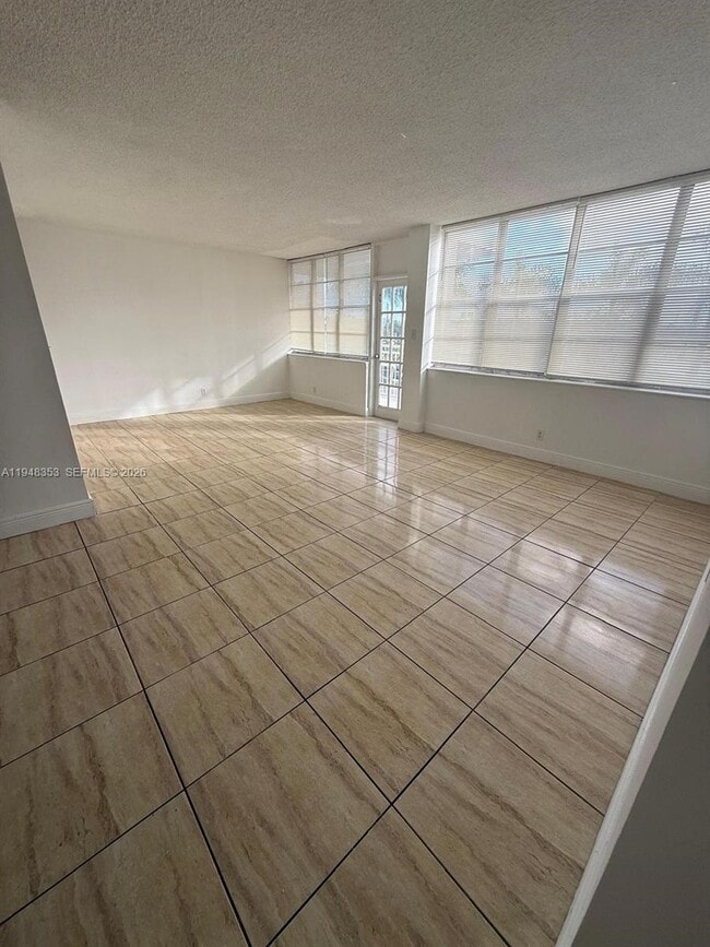 Building Photo - 2025 NE 164th St