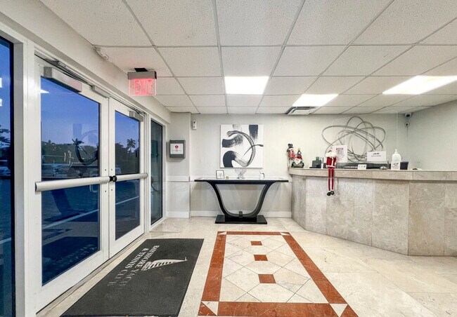 Building Photo - 212 West Dr