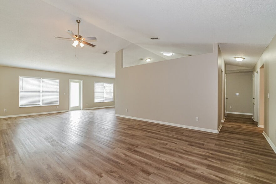 Building Photo - 942 Cork Oak Ln