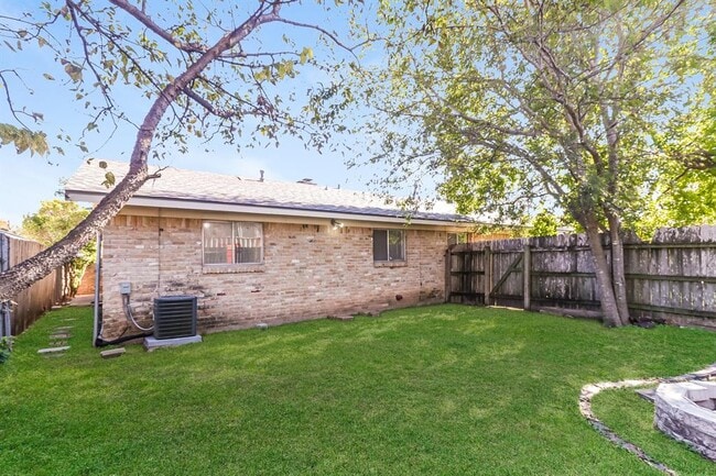 Building Photo - 8116 Exmoor Dr