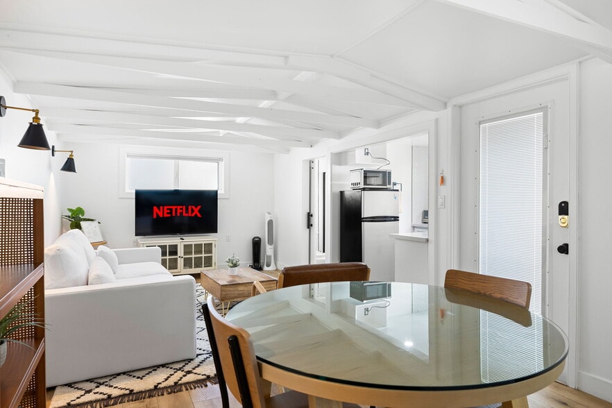 Building Photo - 614 Knob Hill Ave