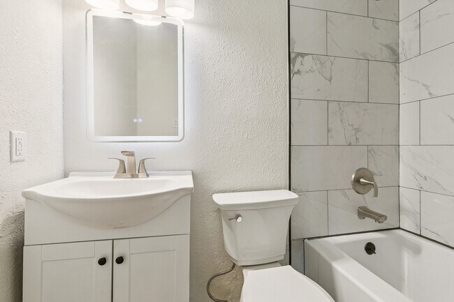 Building Photo - 228 Chapel Ln