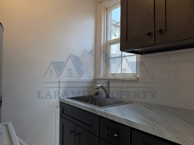 Building Photo - 407 S 5th St