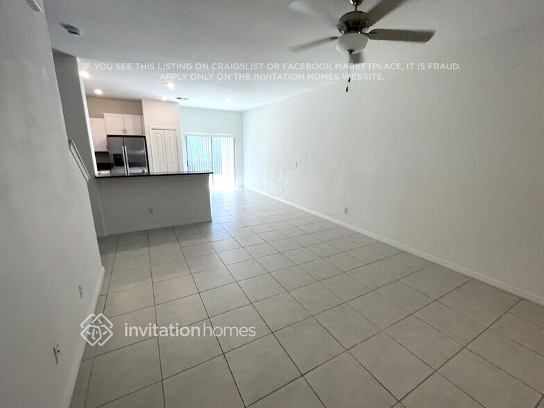 Building Photo - 8286 Crescent Oaks Dr