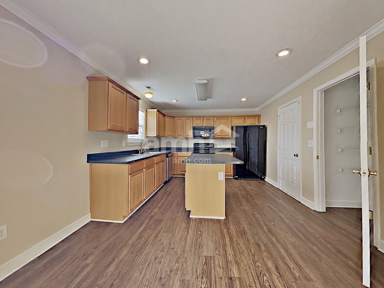 Building Photo - 102 Baker Springs Ln