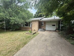 Building Photo - 3 Bedroom 1 Bath with 1 Car Garage!