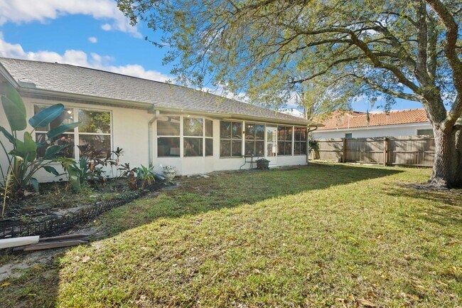 Building Photo - Spacious 3/2 Single Family Home in Spring Hill