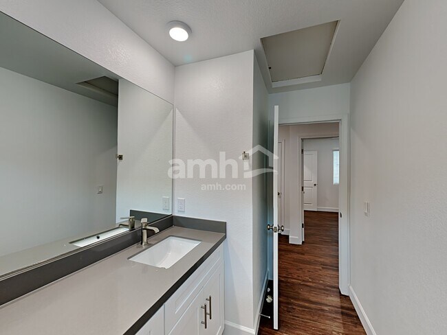 Building Photo - 10076 Roseum Ct