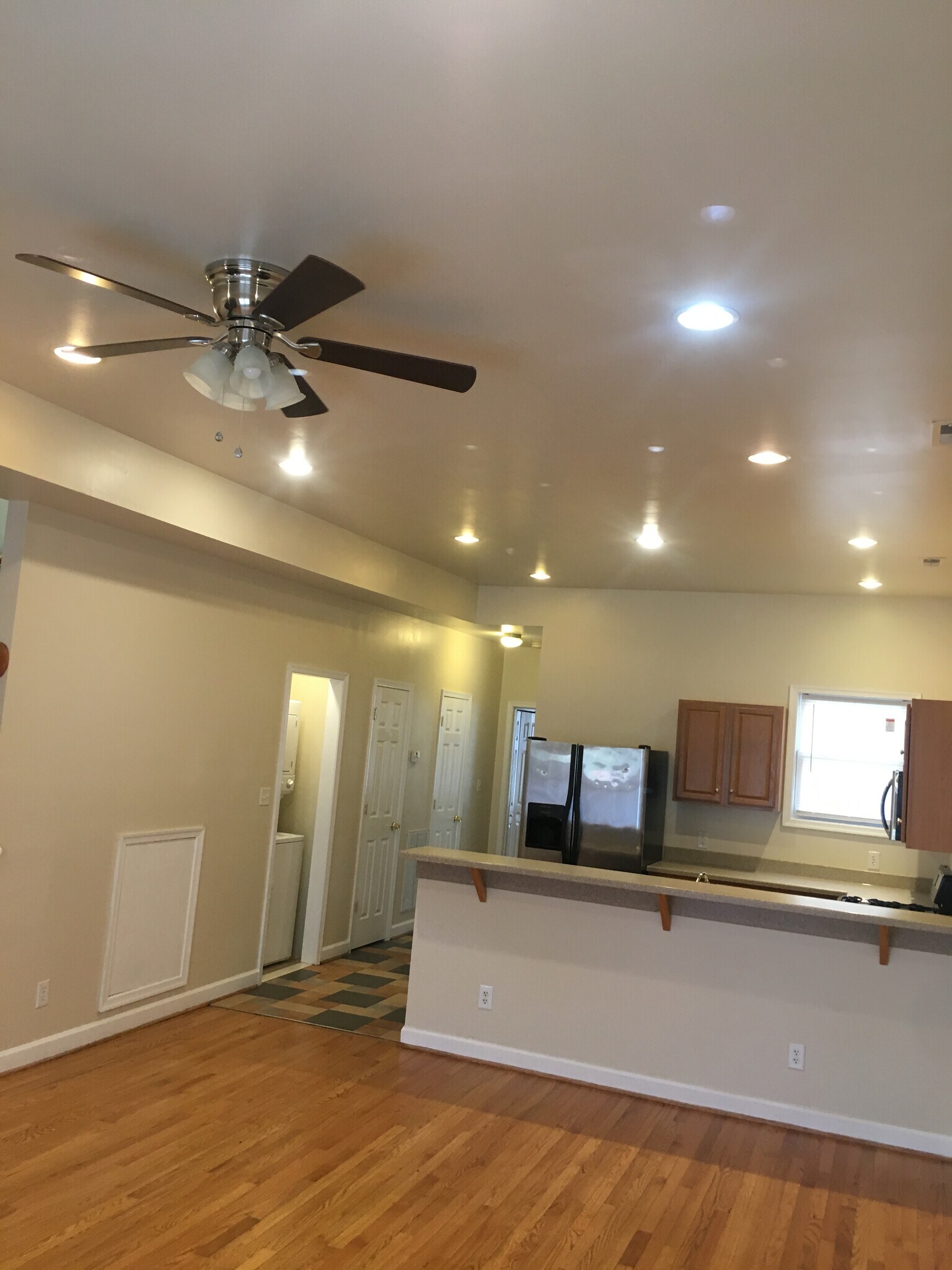 Building Photo - 1261 W Cary St