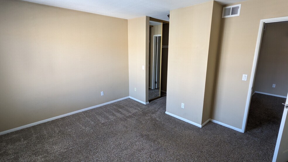Building Photo - 7150 Shoreline Dr