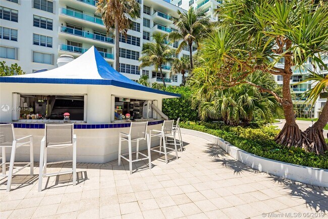 Building Photo - 5161 Collins Ave