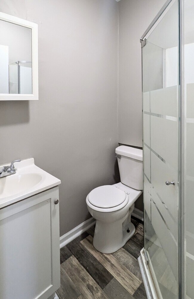 Building Photo - 832 Richards St