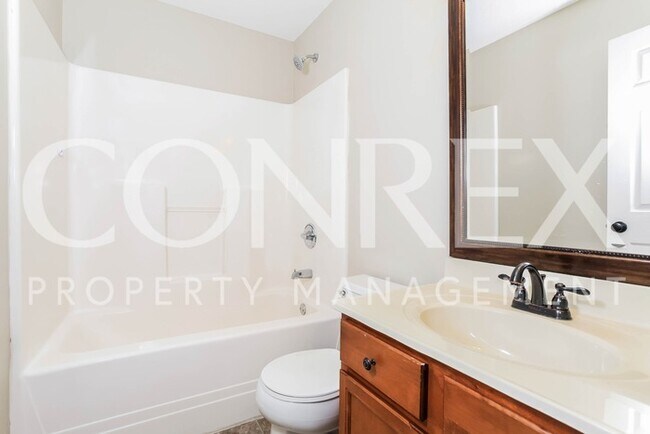 Building Photo - Stunning 3 Bedroom with Outdoor Patio