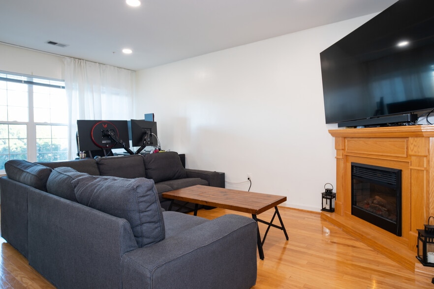 Building Photo - 12964 Pinnacle Dr