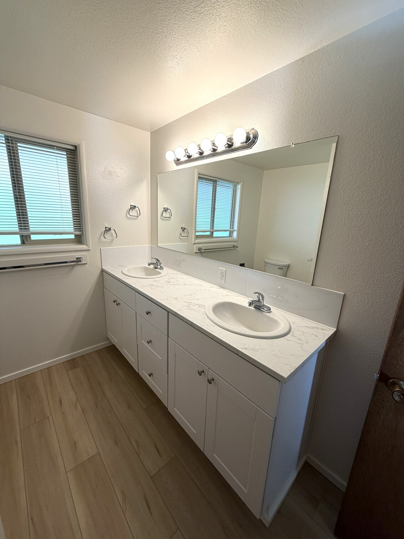 Building Photo - 745 E 43rd Ave