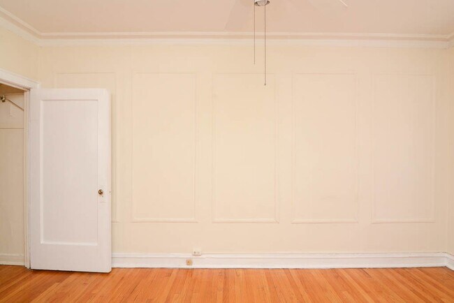 Building Photo - 1023 N Dearborn St