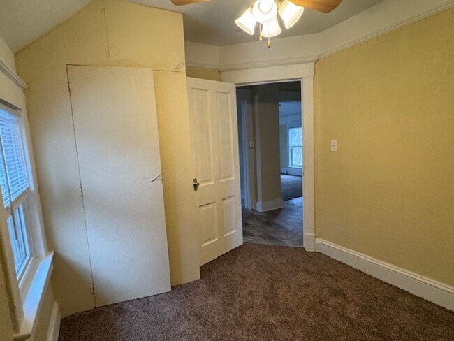 Building Photo - 629 Otter Ave