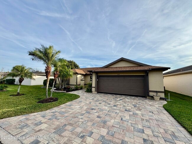 Building Photo - 349 Country Walk St