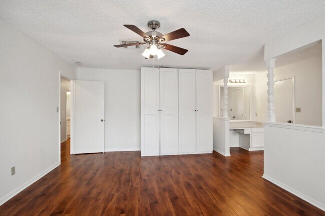 Building Photo - 13411 Creek Springs Dr
