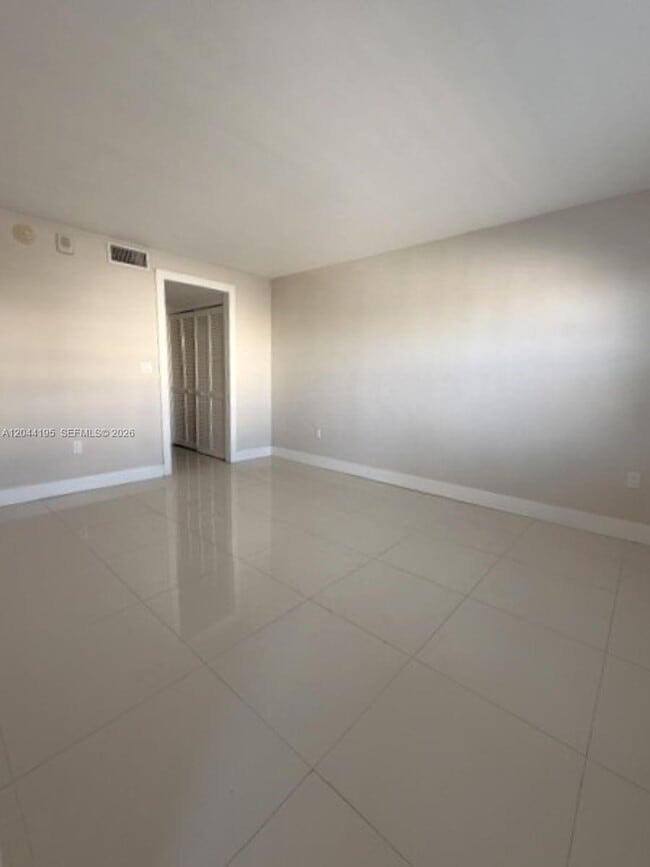 Building Photo - 4141 Nautilus Dr