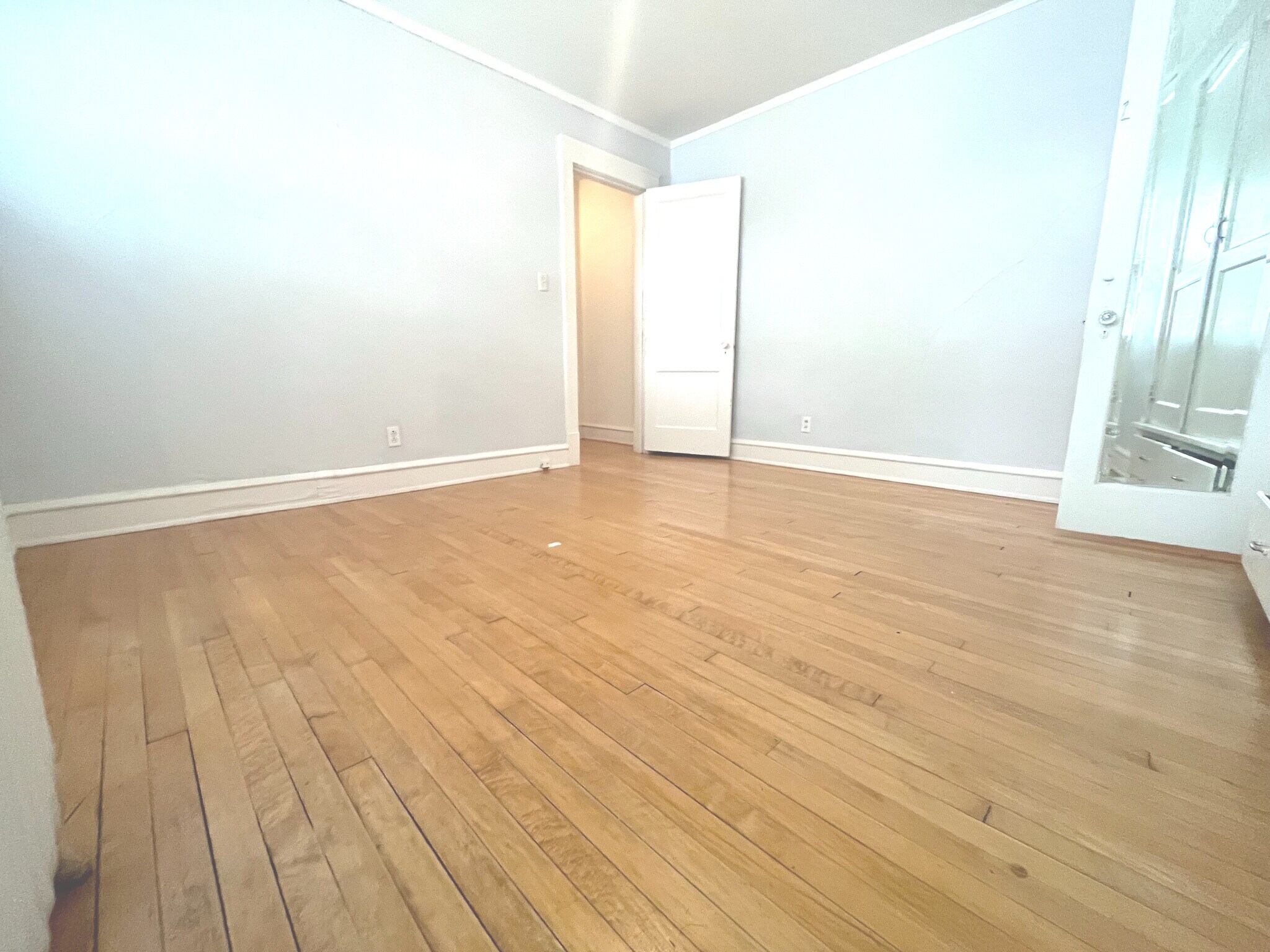 Building Photo - 2533 N Lake Dr