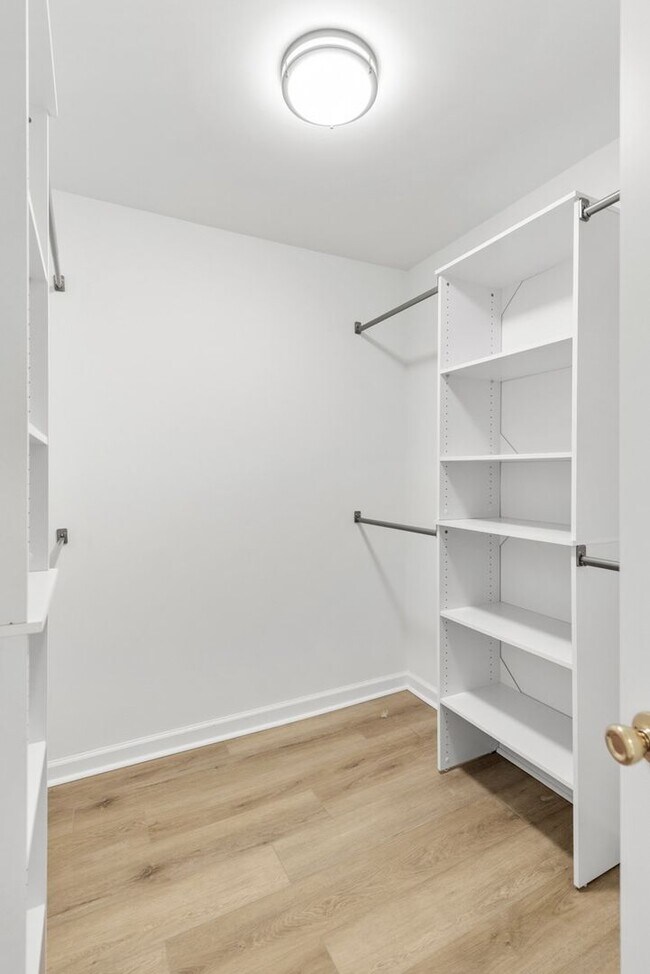 Building Photo - Renovated 4 Bed, 4 Bath Single Level Home, No HOA