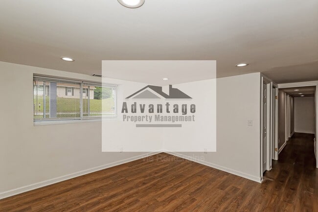Building Photo - 1455 Helen Ln SW