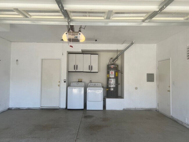 Building Photo - 12038 Ratner St