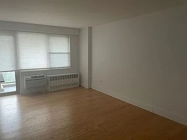 Building Photo - Charming 1BR Condo in Brooklyn