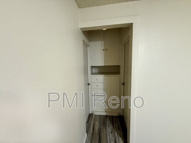 Building Photo - 1931 1/2 Valley Rd