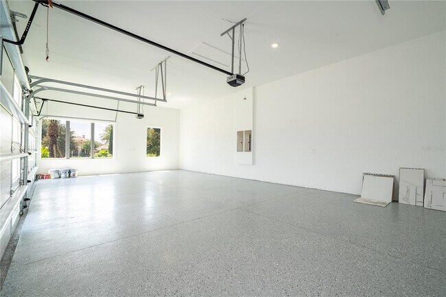 Building Photo - 16044 Pendio Dr