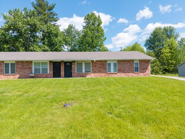 Building Photo - 2601 E Oakbrook Dr