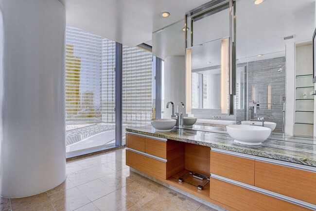 Building Photo - Veer Towers 802W- Stunning Strip and City ...