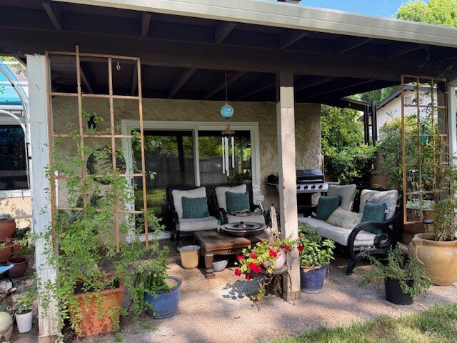 Building Photo - 812 Greenwich Dr