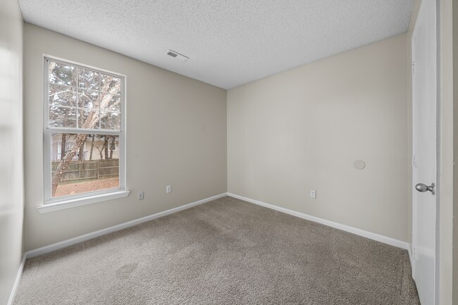 Building Photo - 2421 Hill St