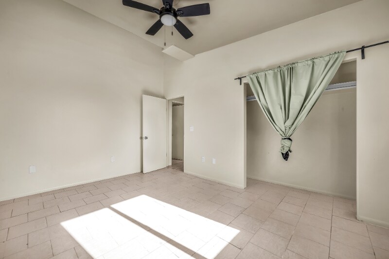 Building Photo - 5869 S Figueroa St