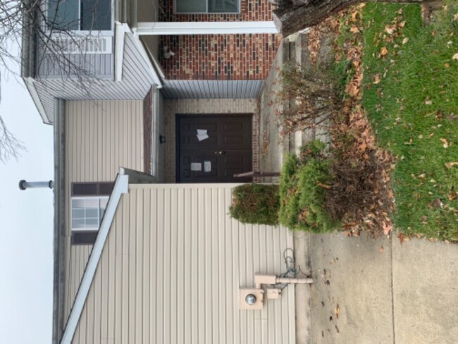 Building Photo - 65 Windsor Mews