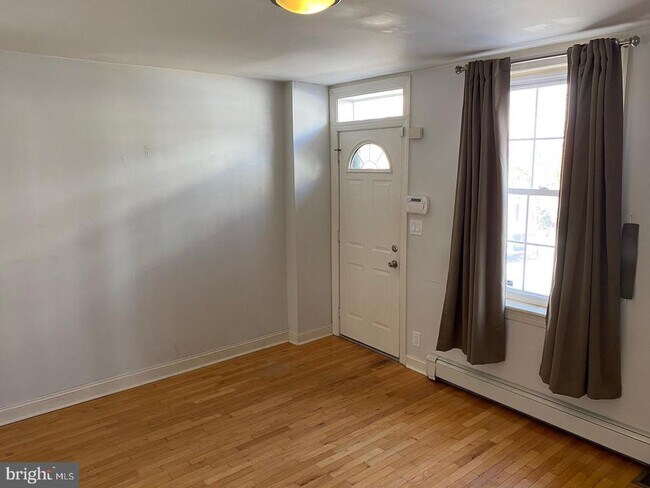 Building Photo - 111 Hermit St