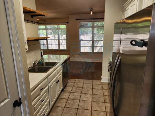 Building Photo - *Coming Available in October* Pride of ownership shines in this convenient Midtown, 2 BR & 2.5 BA...