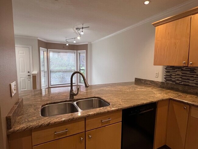 Building Photo - Beautifully updated 2 bedroom 2 1/2 baths ...