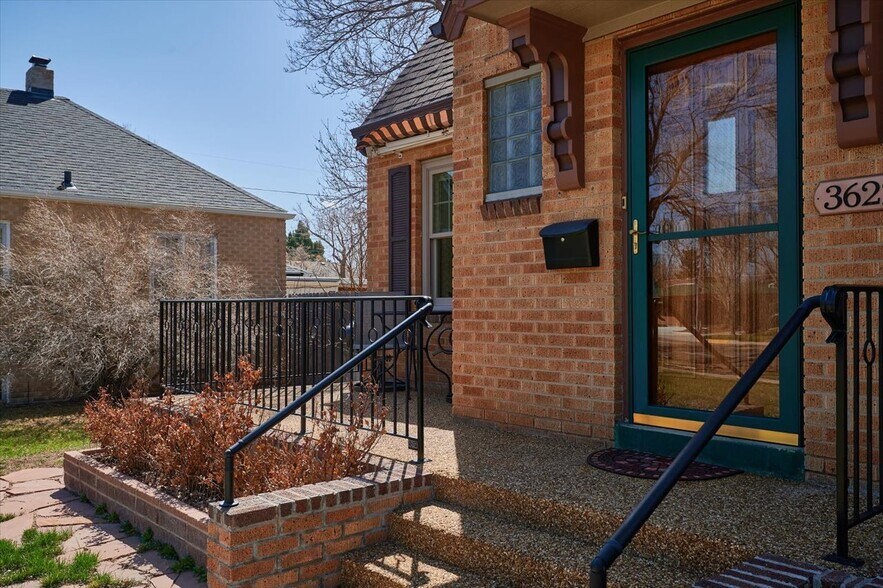 Building Photo - 3622 Carey Ave