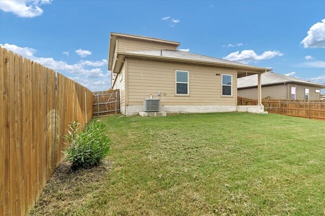 Building Photo - 1013 Gaelic Dr