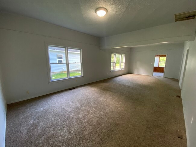 Building Photo - 725 N Kimball St