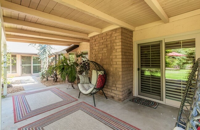 Building Photo - Stunning Woodward Park, Northeast Fresno, ...
