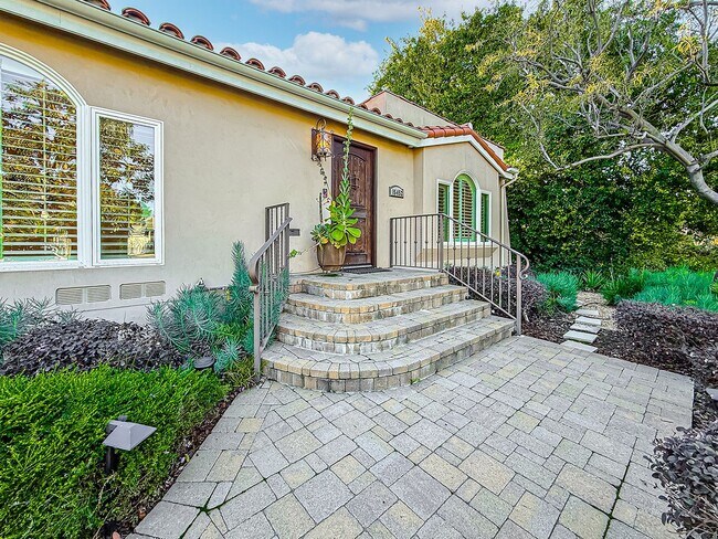 Building Photo - Upgraded Sherman Oaks 4+4 home - Ready for Move In!