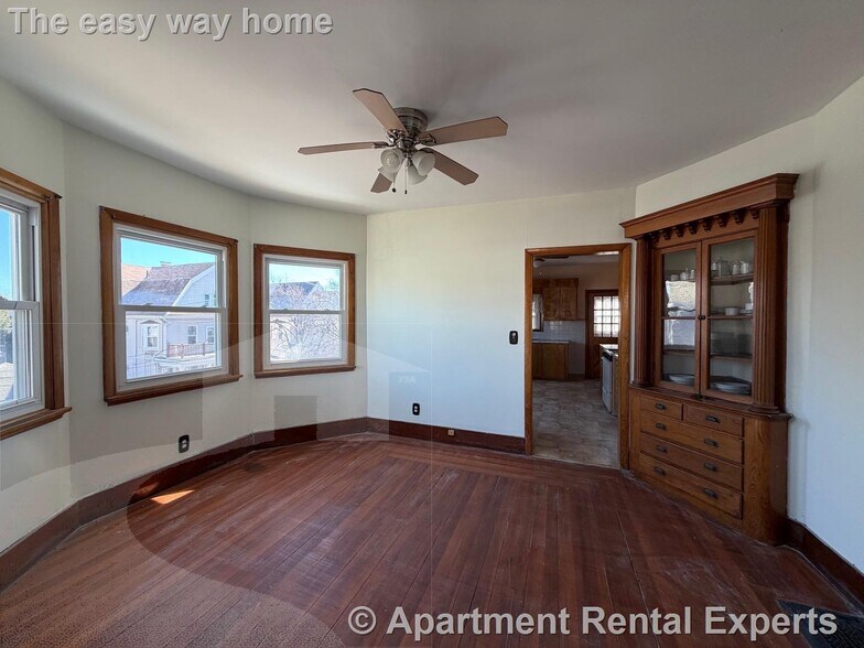 Building Photo - 1040 Broadway