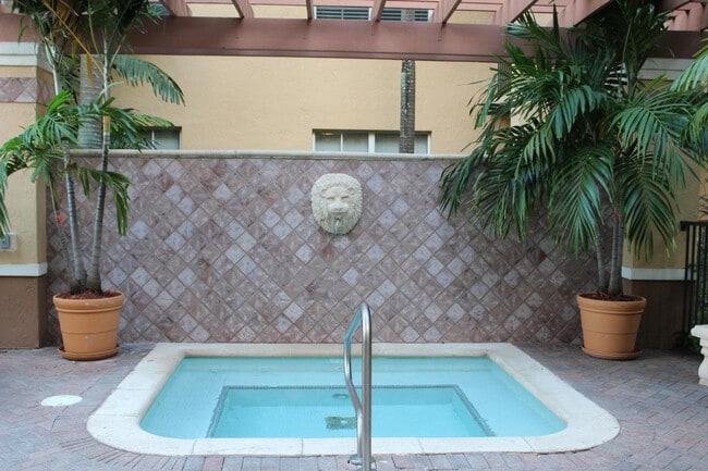 Building Photo - 1801 N Flagler Dr