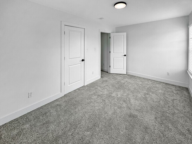 Building Photo - Newer Construction Meets Historic Cooper Young Charm • 5bd / 3ba