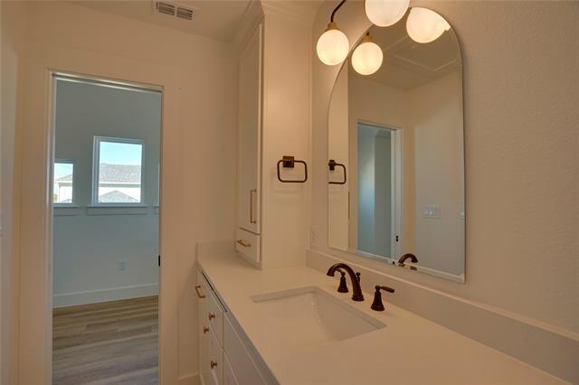 Building Photo - 302 Red Bird Ln