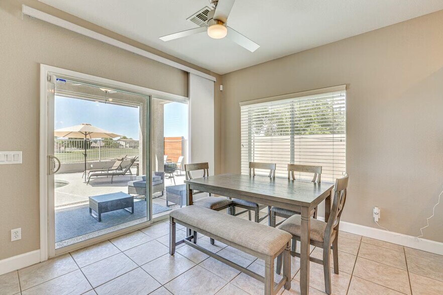 Building Photo - 11882 W Washington St